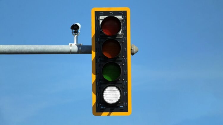 four-traffic-light-colours-image3046x1524-crop-750x422.jpg